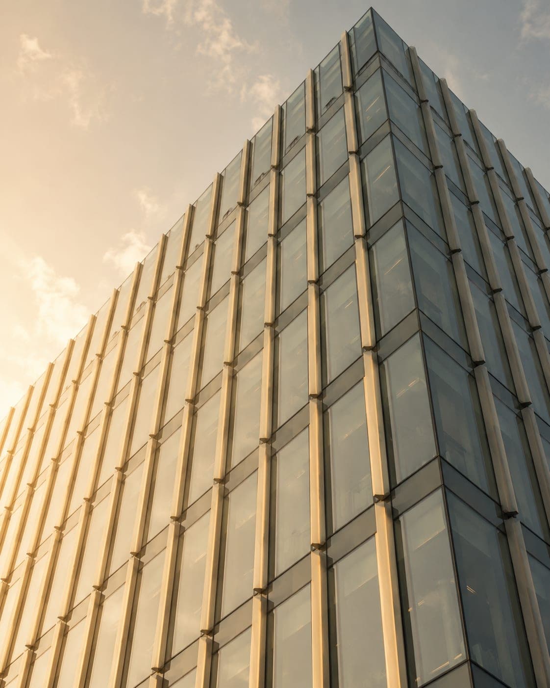 Glass architecture in ordered repetition